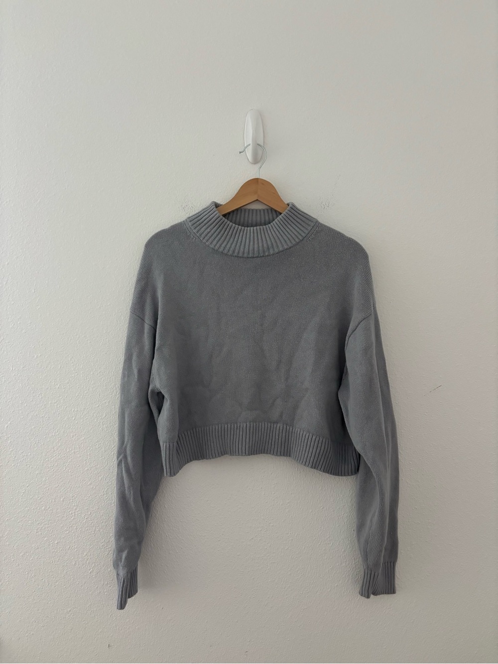 Aritzia Sunday best cropped grey sweater